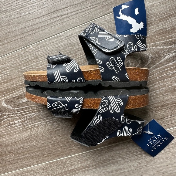 New toddler sandals, size 7 - Picture 2 of 5